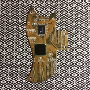 battipenna custom artigianale realizzato da scheda madre motherboard pickguard